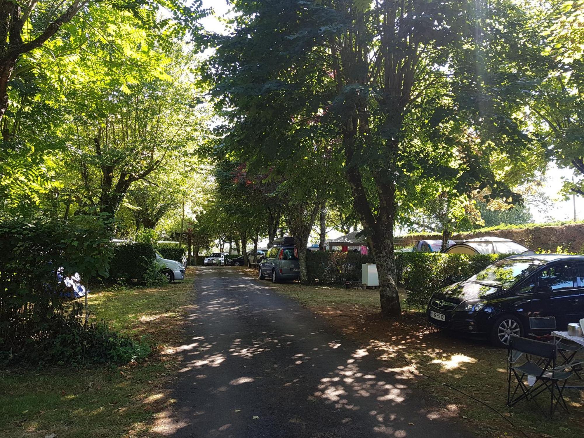 Camping Le Pigeonnier Saint-Crépin-et-Carlucet Exteriör bild