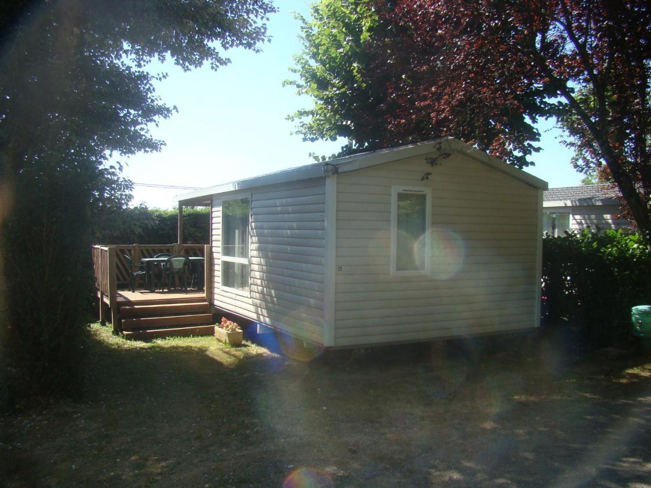 Camping Le Pigeonnier Saint-Crépin-et-Carlucet Exteriör bild