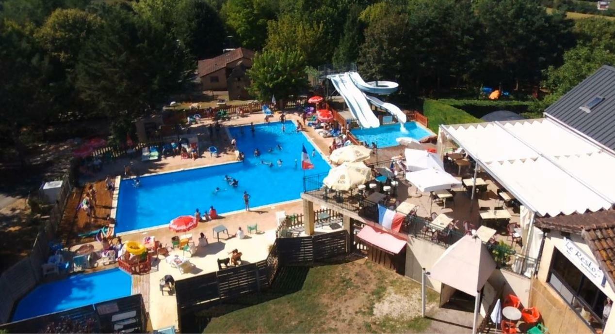 Camping Le Pigeonnier Saint-Crépin-et-Carlucet Exteriör bild