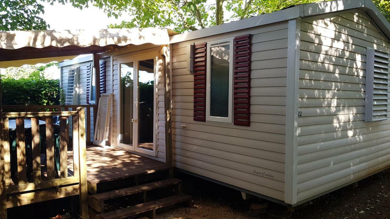 Camping Le Pigeonnier Saint-Crépin-et-Carlucet Exteriör bild