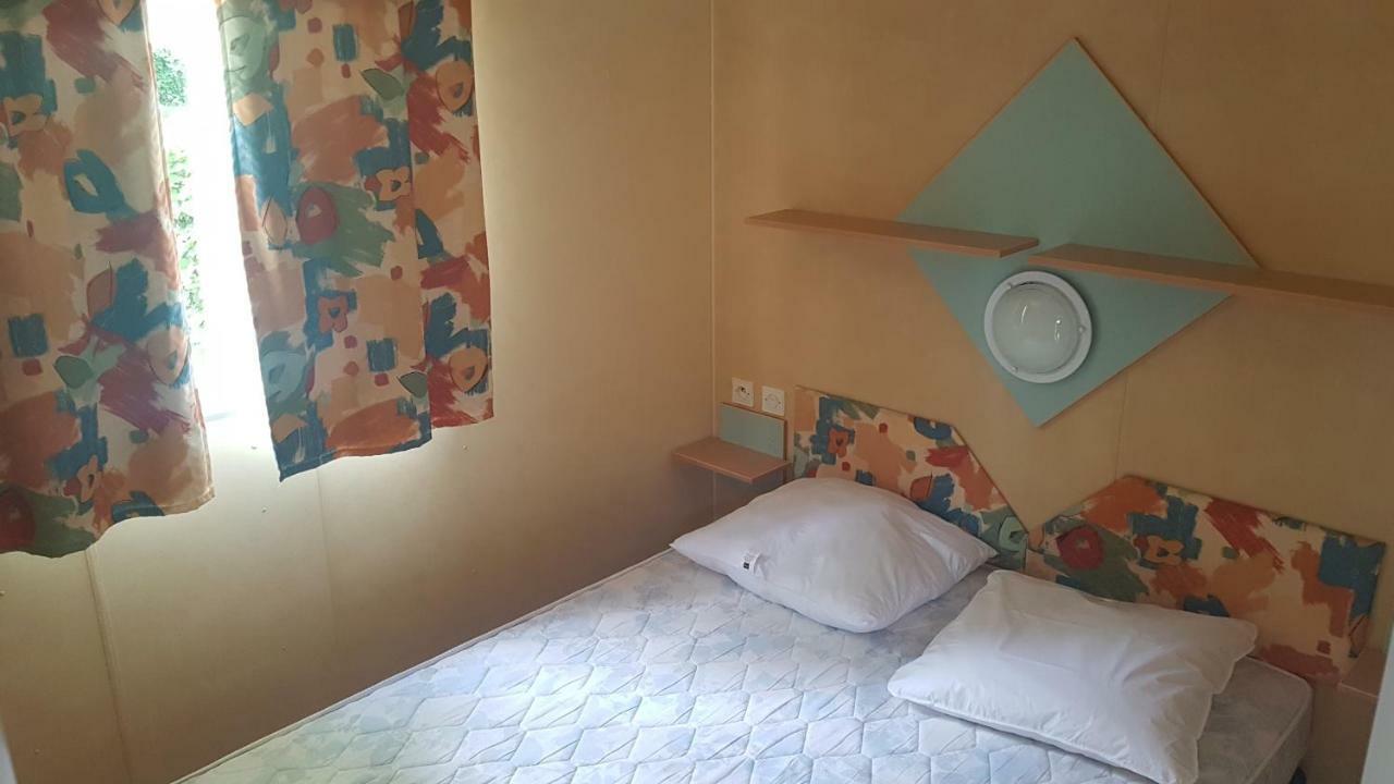 Camping Le Pigeonnier Saint-Crépin-et-Carlucet Exteriör bild